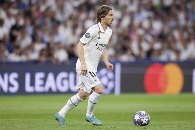 Modric conduce el balón durante el Real Madrid-City (FOTO: Cordón Press).