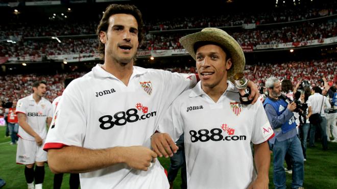 Aitor Ocio, junto a Adriano en la celebración de la Copa del Rey en 2007. (Cordon Press)