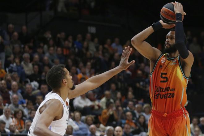 El Valencia Basket busca ante el Real Madrid aumentar su margen para retener la octava plaza