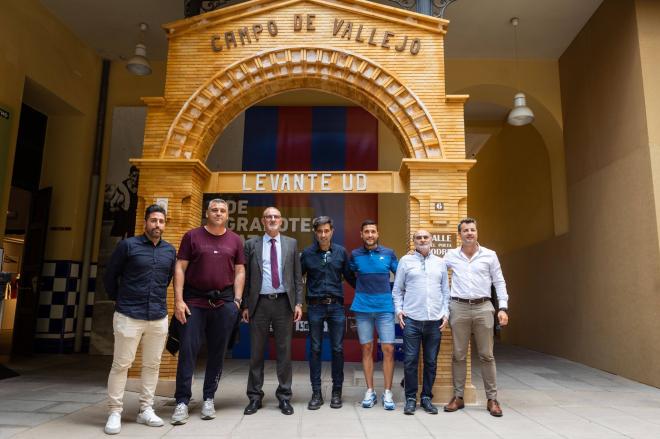 Exjugadores del Levante UD en L'ETNO.