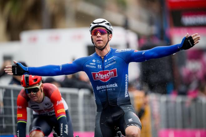 Kaden Groves (Alpecin Deceuninck) gana la quinta etapa del Giro de Italia 2023 (Foto: Cordon Press)