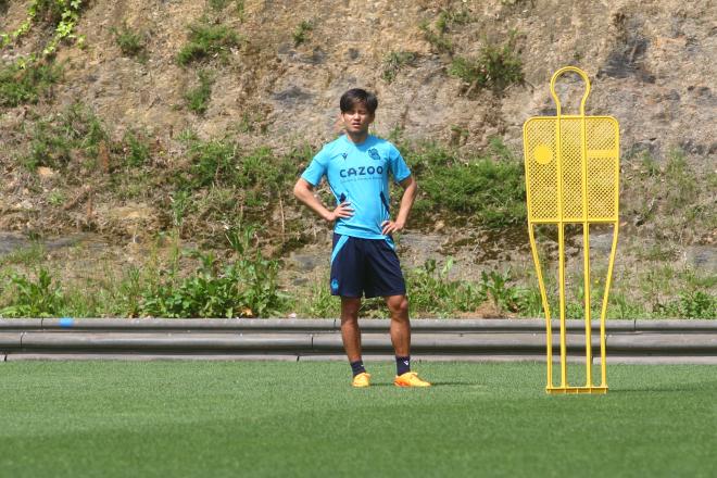 Take Kubo, en un entrenamiento de la Real Sociedad en Zubieta (Foto: Giovanni Batista).