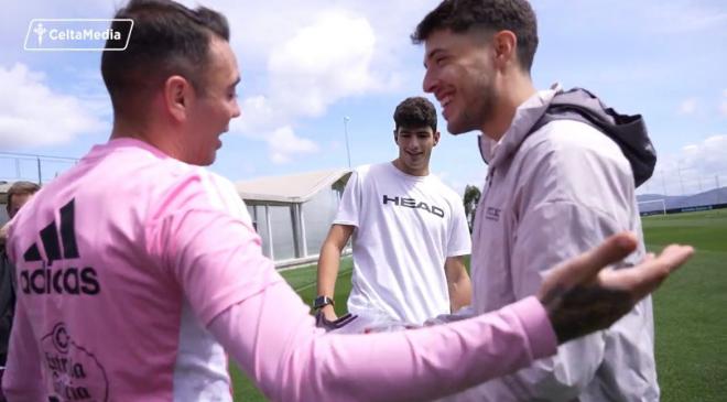 Conversación entre Aspas y Tapia. (Foto: RC Celta)