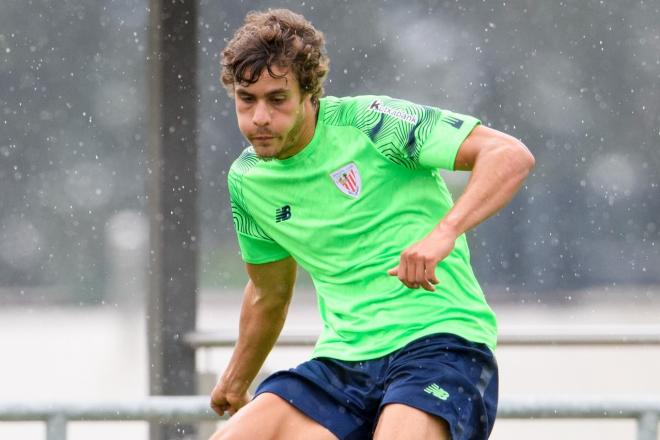 Hugo Rincón entrena con el primer equipo en Lezama (Foto: Athletic Club).