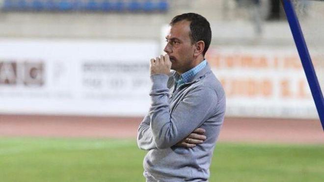 Alberto González, entrenador del Linares Deportivo (Foto: Linares)