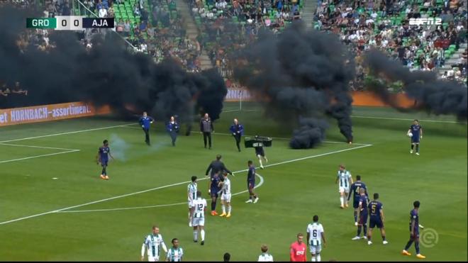 El partido entre Groningen y Ajax se detuvo por acciones de radicales