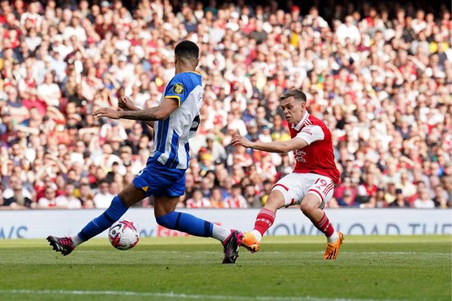 Trossard, en una acción en el Arsenal-Brighton (Foto: Cordon Press).