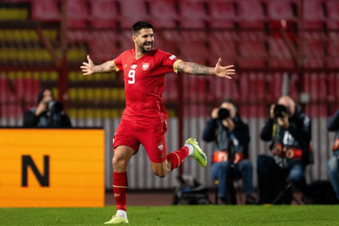 Mitrovic celebrando un gol en la Nations League (Foto: Cordon Press).