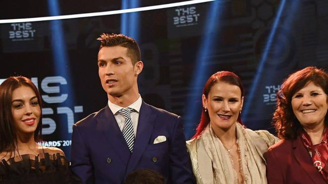Dolores y Georgina en un acto de Cristiano Ronaldo