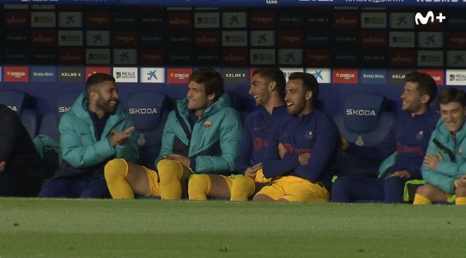 Jordi Alba, Marcos Alonso, Ferran Torres y Eric García, en el banquillo del Espanyol.