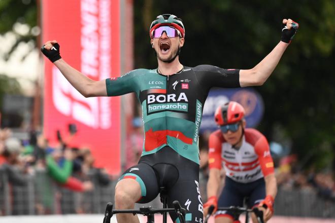 Nico Denz celebra su triunfo de etapa en el Giro de Italia (Foto: Cordon Press).
