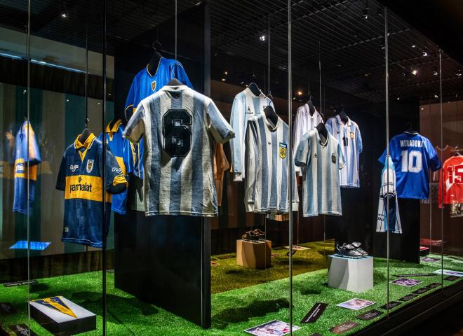 Exposición sobre Maradona en el Museo de la Moda de Santiago de Chile (Foto: @museodelamoda)
