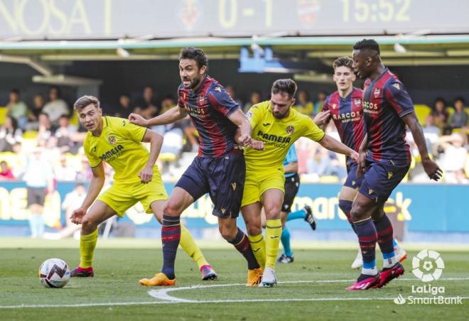 Vicente Iborra, en el Villarreal B - Levante (Foto: LaLiga).