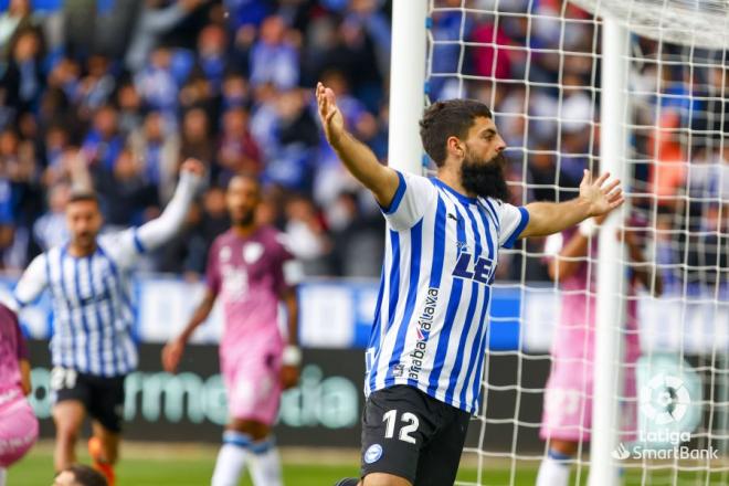 Villalibre celebra su gol ante el Málaga. (Foto: LaLiga)