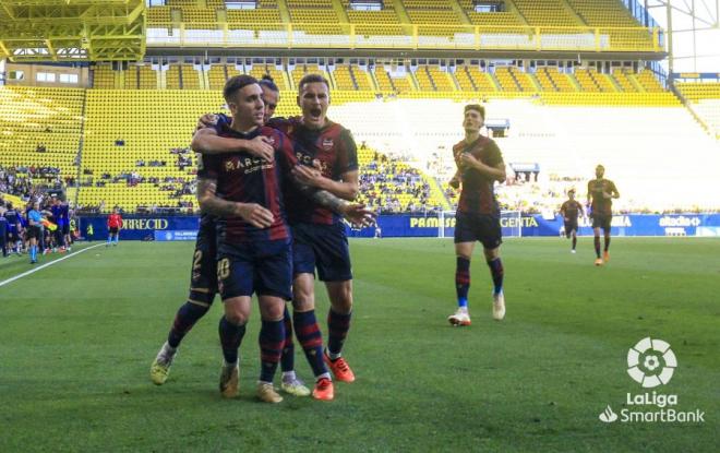 El Levante celebra el gol de Montiel frente al Villarreal B. (Foto: LaLiga)