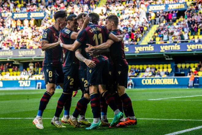 El Levante celebra un gol ante el Villarreal B. (Foto: LUD)