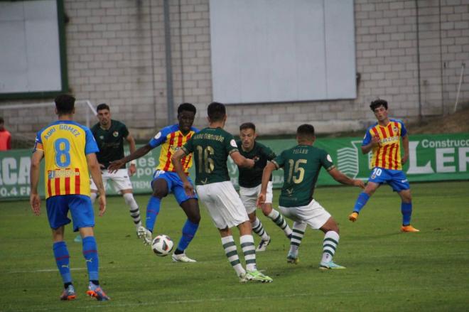 El VCF Mestalla empata ante el CP Cacereño y decidirá el Antonio Puchades (0-0)