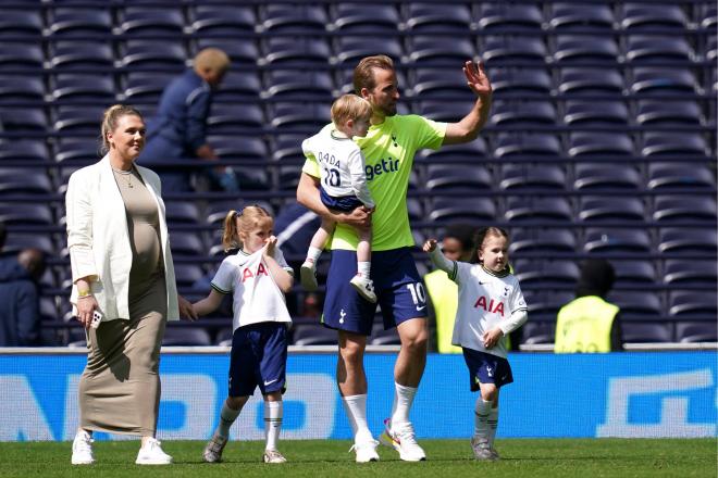 Harry Kane con su familia en el Tottenham Hotspur Stadium (Foto: Cordon Press).