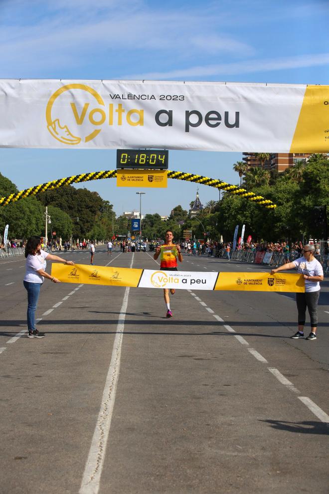 Más de 6200 personas disfrutan de la gran fiesta de la Volta a peu València