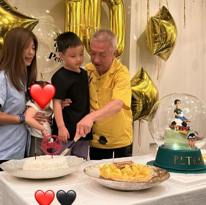 Peter Lim reaparece con una tarta de cumpleaños del Valencia.