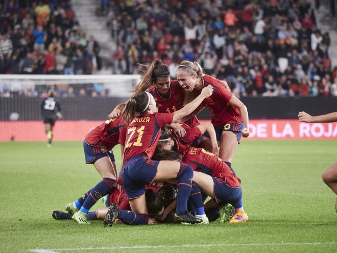 La Selección de España Femenina, celebrando un gol (Foto: Cordon Press).