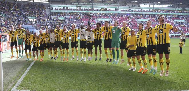 Los jugadores del Borussia Dortmund celebran su triunfo frente al Augsburgo (Foto: Cordon Press)