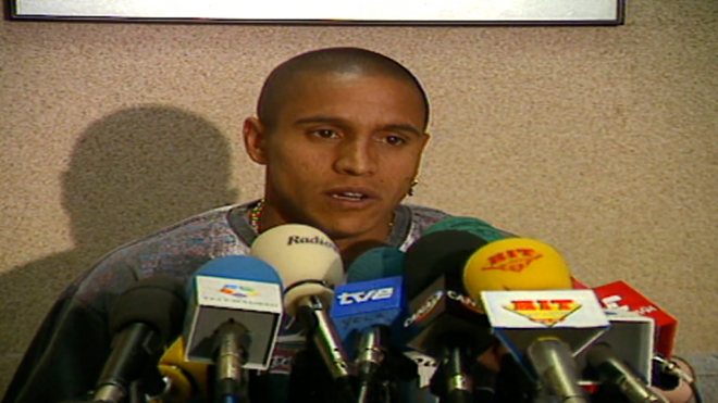Roberto Carlos en la rueda de prensa en donde denunció racismo