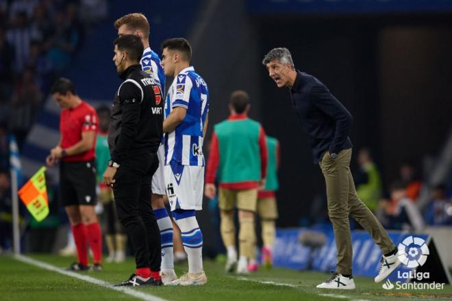 Imanol da instrucciones a sus jugadores en el duelo ante el Almería (Foto: LaLiga).