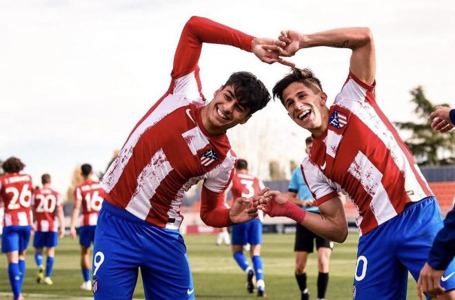 Carlos Martín y Giuliano Simeone celebrando un gol (Foto: ATM).