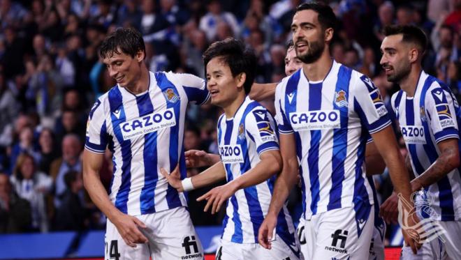 Los jugadores de la Real celebran el gol de Kubo al Almería (Foto: Real Sociedad).
