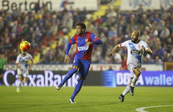 Camarasa durante un partido con el Levante. (Foto: LUD)