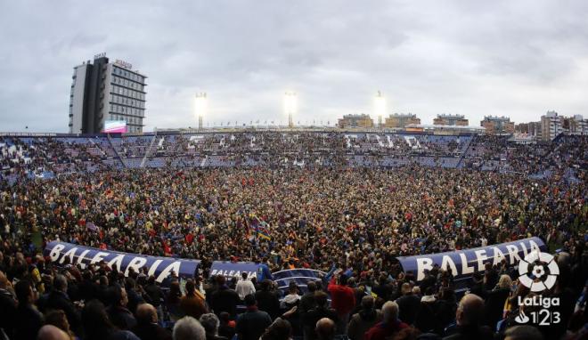 El Levante celebra su último ascenso frente al Oviedo en el Ciutat. (Foto: LaLiga)