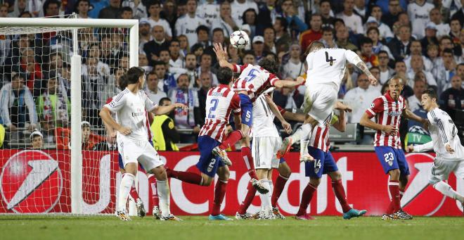 El momento en el que Sergio Ramos marca su gol al Atlético de Madrid