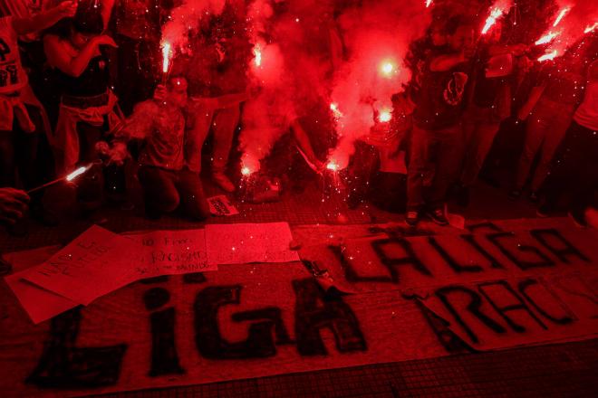 Manifestación en Brasil contra la liga española y sus actuaciones racistas en el fútbol (Foto: Cordon Press).