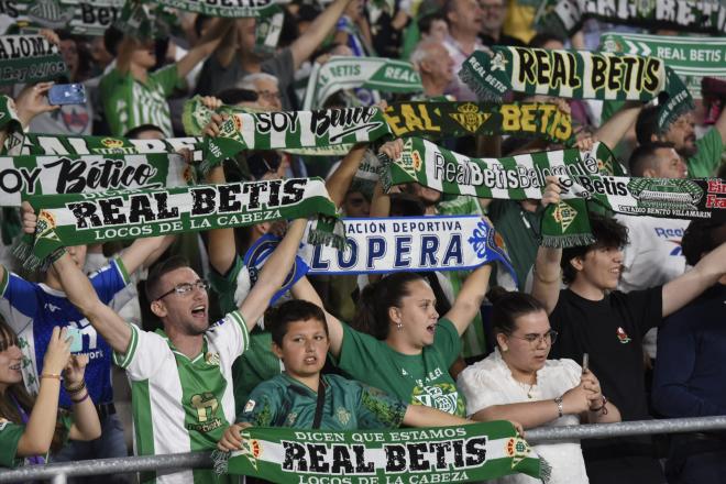Imagen de la afición del Real Betis antes del encuentro ante el Getafe CF (Foto: Kiko Hurtado).
