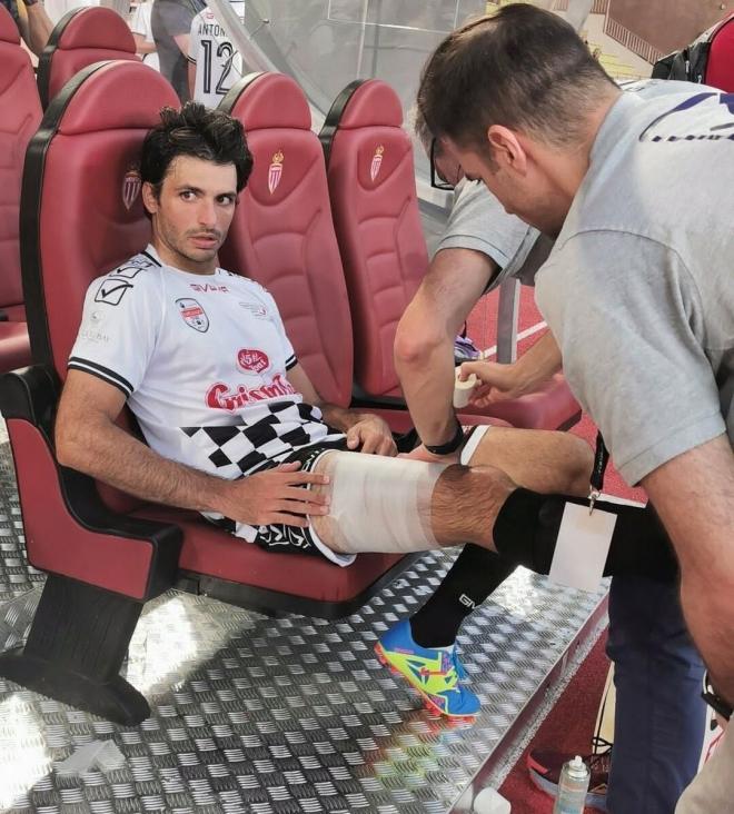 Carlos Sainz, lesionado tras el World Stars Football Match (Foto: Sky Sports Italia)