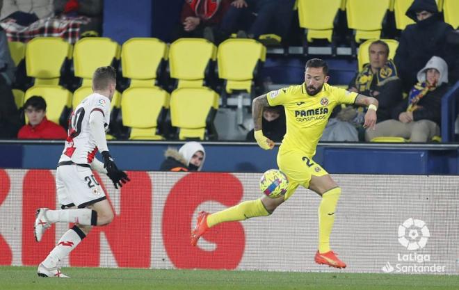 Morales frente a Balliu en el Villarreal-Rayo Vallecano. Fuente: LaLiga