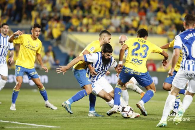 Villalibre en un lance del Las Palmas-Alavés (Foto: LaLiga).