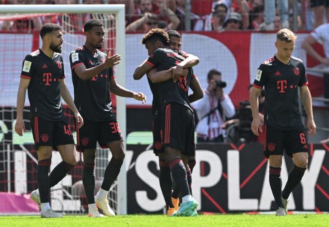 Celebración del Bayern de Múnich tras ganar en Colonia (Foto: EFE).