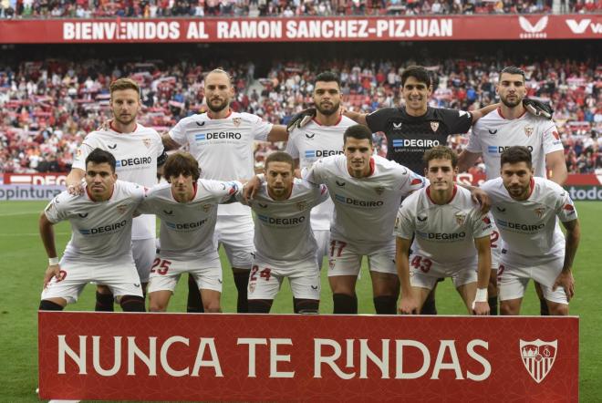 El XI del Sevilla ante el Real Madrid (Foto: Kiko Hurtado).