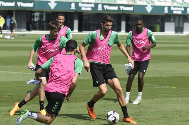 Edgar, en el entrenamiento del Betis este sábado (Foto: Kiko Hurtado).