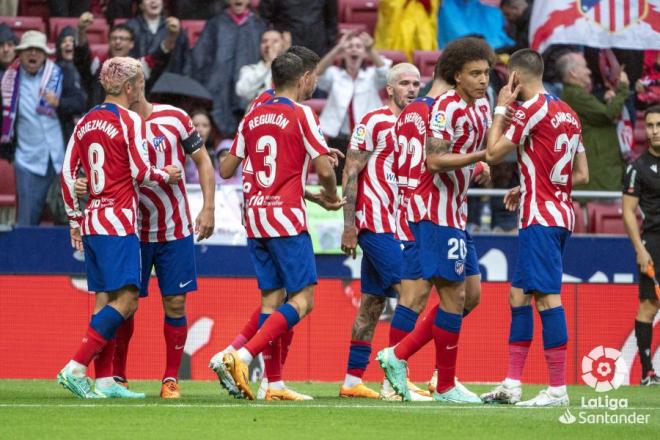 Los jugadores del Atlético celebran el gol de Griezmann a la Real Sociedad (Foto: LaLiga).