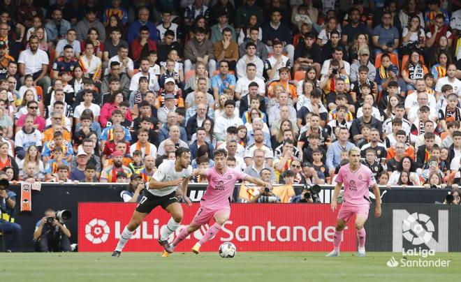 Nico ante el Espanyol en Mestalla. (Foto: LaLiga).