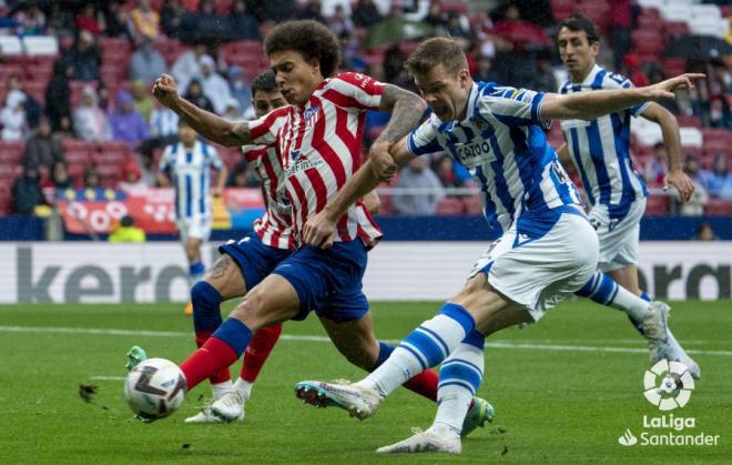 Alexander Sorloth dispara en el Atlético - Real Sociedad (Foto: LaLiga).