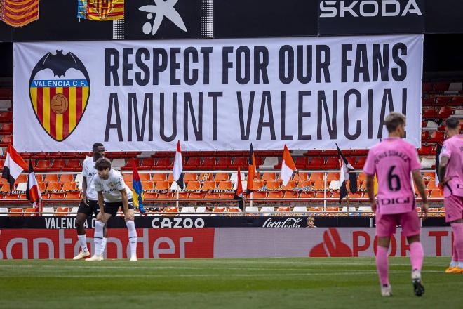 Pancarta ante el RCD Espanyol (Foto: Valencia CF).
