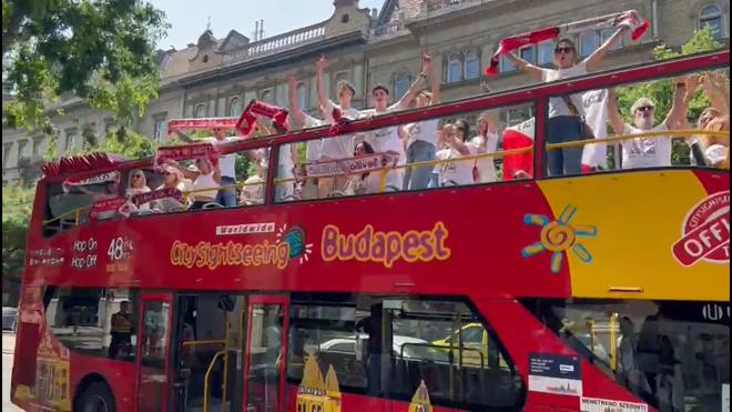 Fiesta sevillista en un autobús de Budapest