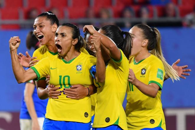 Marta Vieira da Silva celebrando un gol con Brasil (Foto: Cordon Press).