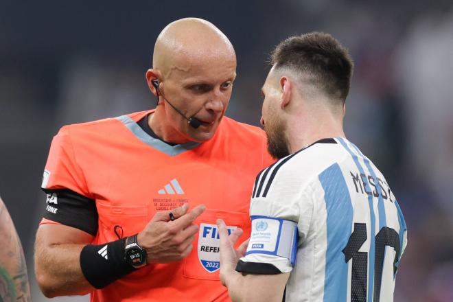 La UEFA investiga a Marciniak, árbitro de la final de Champions: podría no pitar por acudir a act