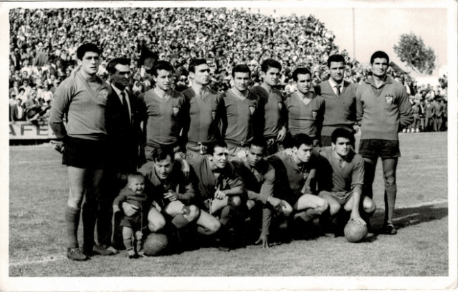 Plantilla del Levante UD que logró el primer ascenso en 1963. (Foto: Levante UD)