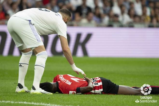 Nico Williams tendido en el suelo en el Bernabéu (Foto: LaLiga).